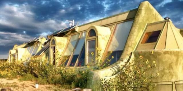 這個(gè)老炮兒建筑師讓難民住垃圾堆，卻贏得全世界尊重！